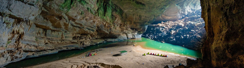 A campsite inside En cave (Photo: oxalisadventure.com)