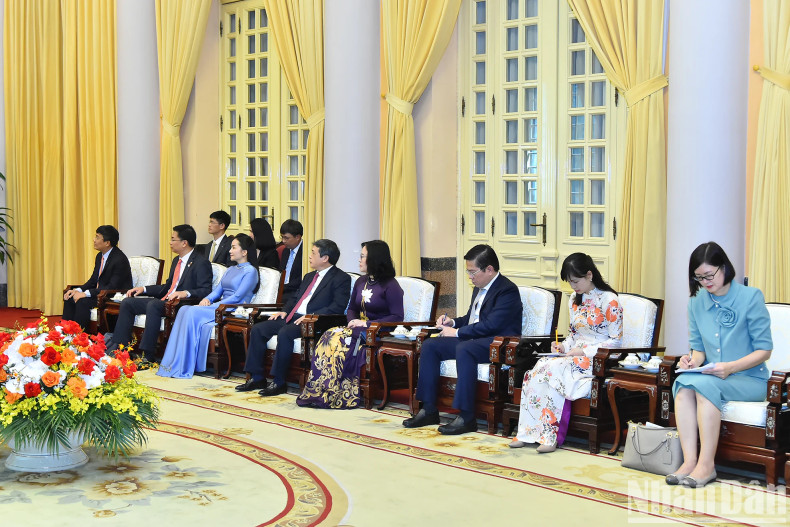 The Vietnamese delegation at the talks.