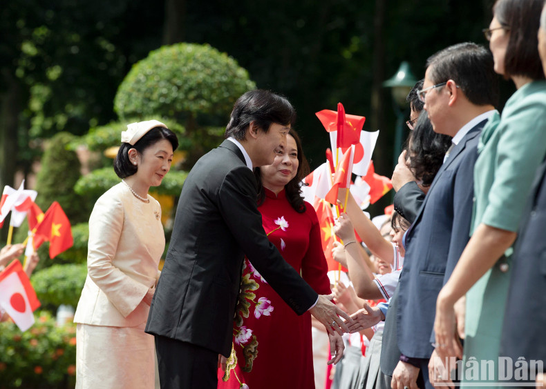 Vice President Vo Thi Anh Xuan welcomes Japan's Crown Prince Akishino and Crown Princess Kiko.