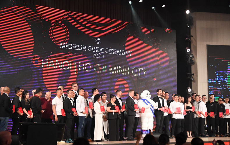 Honouring restaurants at the ceremony