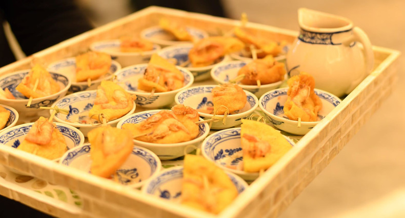 ‘Banh tom’ (Vietnamese shrimp cake)