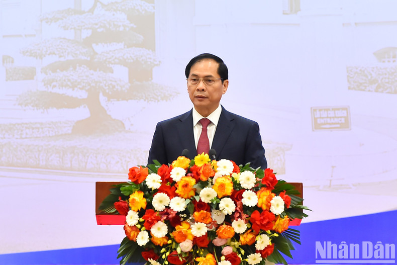 Minister of Foreign Affairs Bui Thanh Son speaks at the opening ceremony.