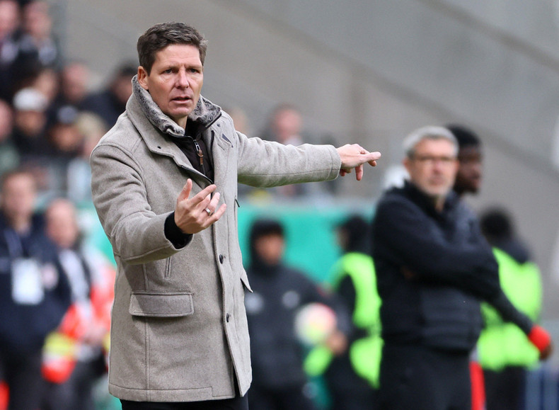 Eintracht Frankfurt coach Oliver Glasner as 1. FC Union Berlin coach Urs Fischer looks on - DFB Cup - Quarter Final - Eintracht Frankfurt v 1. FC Union Berlin - Deutsche Bank Park, Frankfurt, Germany - April 4, 2023. (Photo: Reuters)