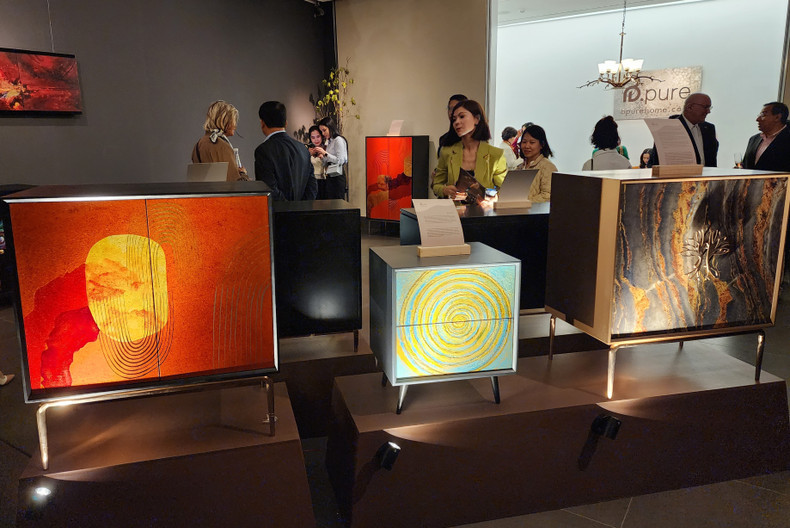 Works on display at the exhibition (Photo: NDO/Thu Hang)