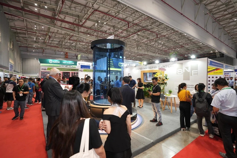 Vietnam Elevator Expo 2024 recorded the participation of many international enterprises operating in the elevator and auxiliary fields.
