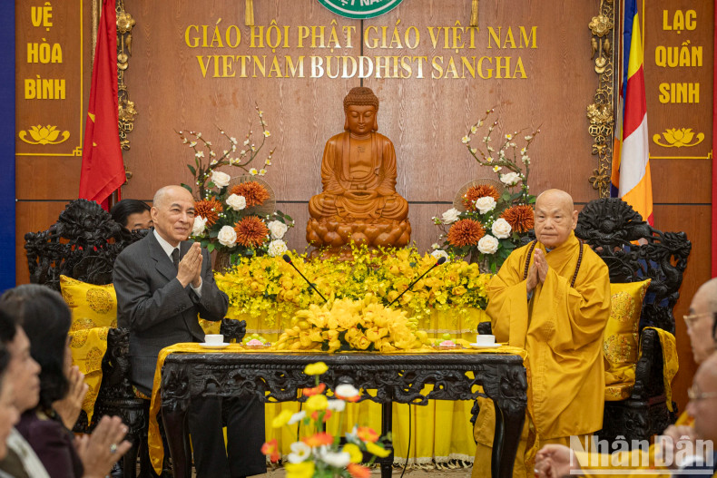 Most Venerable Thich Thien Nhon, Deputy Supreme Patriarch, Chairman of the Central Executive Council of the Vietnam Buddhist Sangha and King Norodom Sihamoni of Cambodia at the meeting. Most Venerable Thich Thien Nhon, Deputy Supreme Patriarch, Chairman of the Central Executive Council of the Vietnam Buddhist Sangha and King Norodom Sihamoni of Cambodia at the meeting.