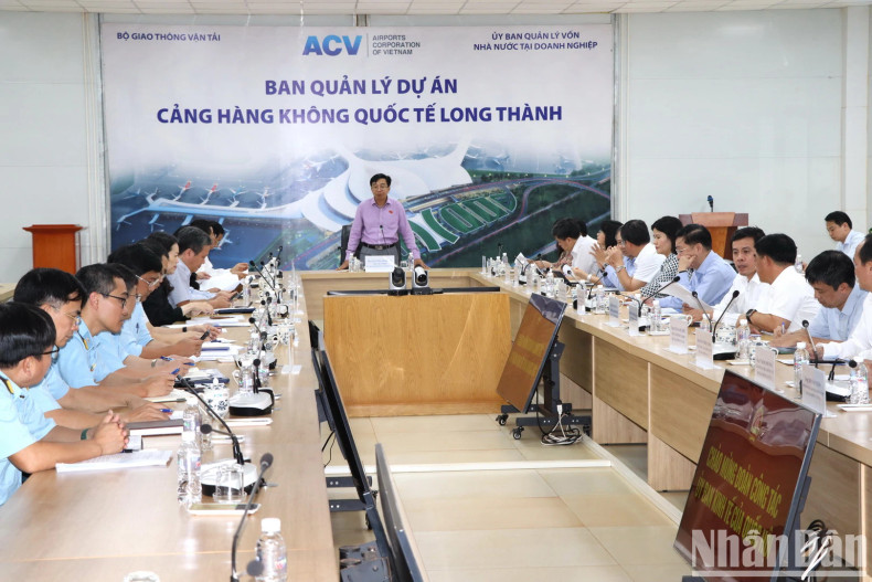 Overview of the working session of the NA's Economic Committee delegation with the ACV and the Dong Nai People's Committee at the Long Thanh Airport Project Management Board.
