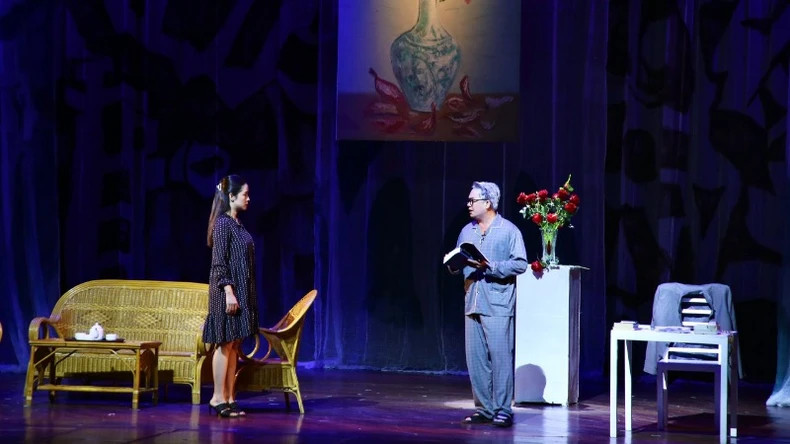 An image from the play "Khoang Trong" (The Void) as performed by the Hanoi Drama Theatre. An image from the play "Khoang Trong" (The Void) as performed by the Hanoi Drama Theatre.