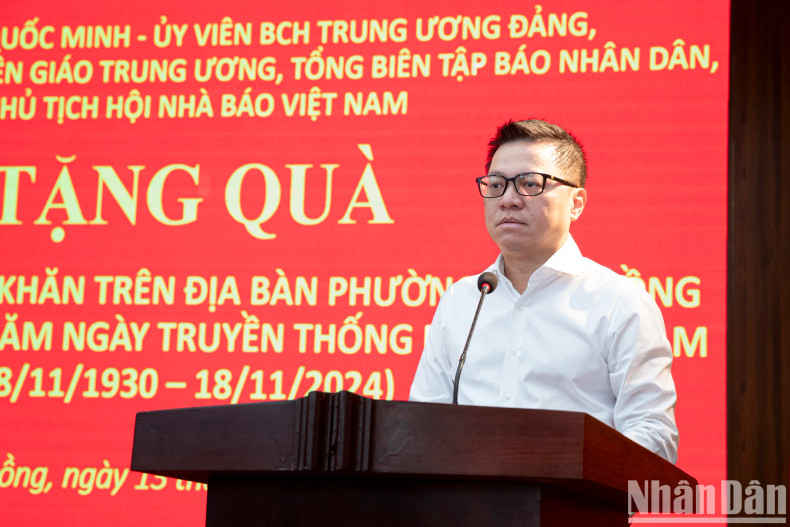Le Quoc Minh speaks at the programme.