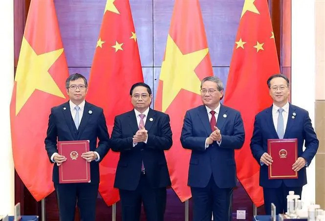 At the exchange of diplomatic notes declaring the establishment of the Vietnamese Consulate General in Chongqing. (Photo: VNA) At the exchange of diplomatic notes declaring the establishment of the Vietnamese Consulate General in Chongqing. (Photo: VNA)