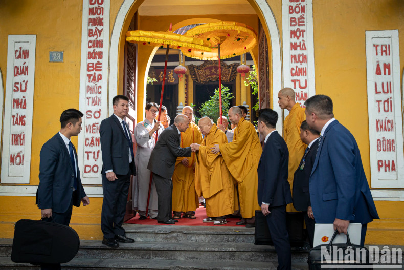 Most Venerable Thich Thien Nhon, Deputy Supreme Patriarch, Chairman of the Central Executive Council of the Vietnam Buddhist Sangha and King Norodom Sihamoni of Cambodia at Quan Su Pagoda, Hanoi. Most Venerable Thich Thien Nhon, Deputy Supreme Patriarch, Chairman of the Central Executive Council of the Vietnam Buddhist Sangha and King Norodom Sihamoni of Cambodia at Quan Su Pagoda, Hanoi.