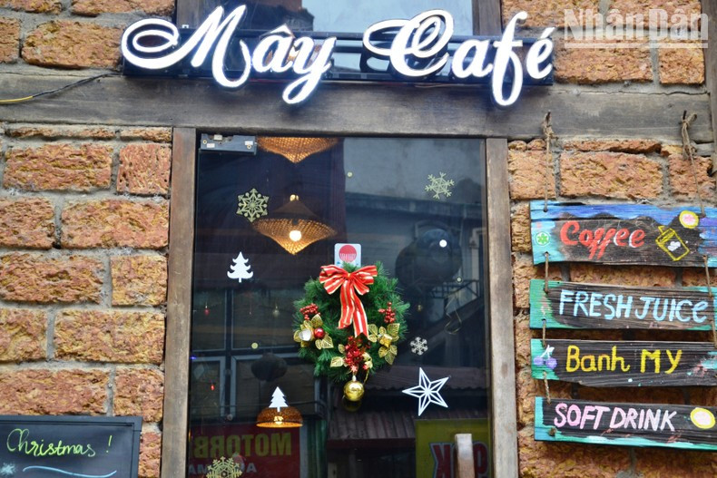 The coffee shop seems to be warmer and more romantic.