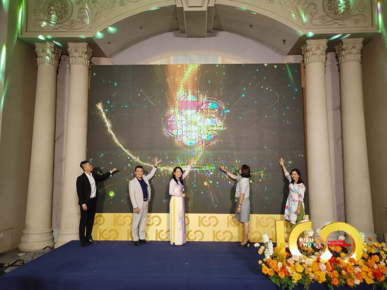 Delegates perform the launch ceremony.