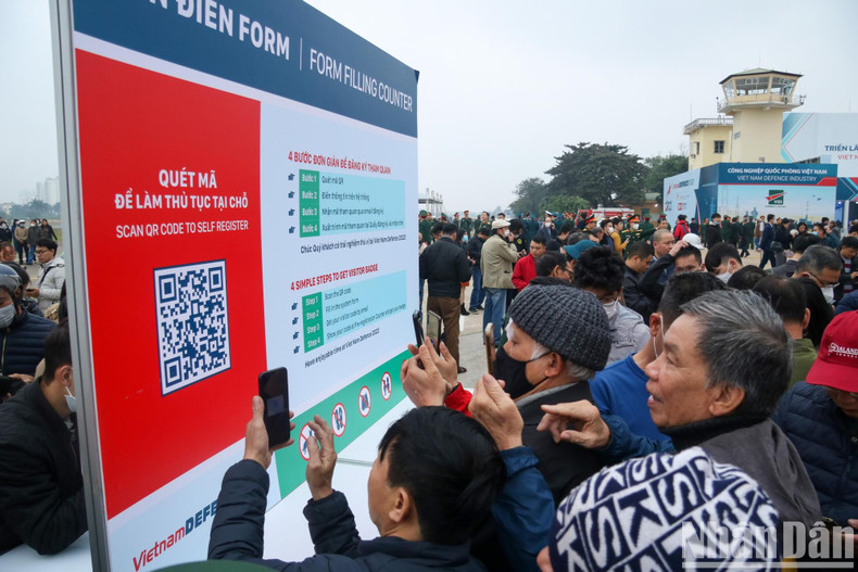 People excitedly scan the code to register to visit the exhibition at the gate. The exhibition was only open to people over the age of 18.