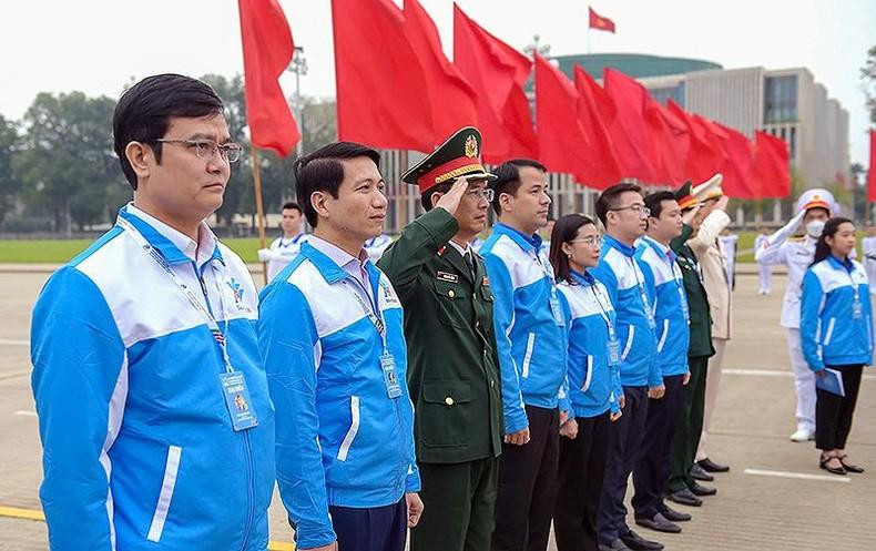 The Secretariat of the Central Committee of the Communist Youth Union and delegates attended the ceremony.