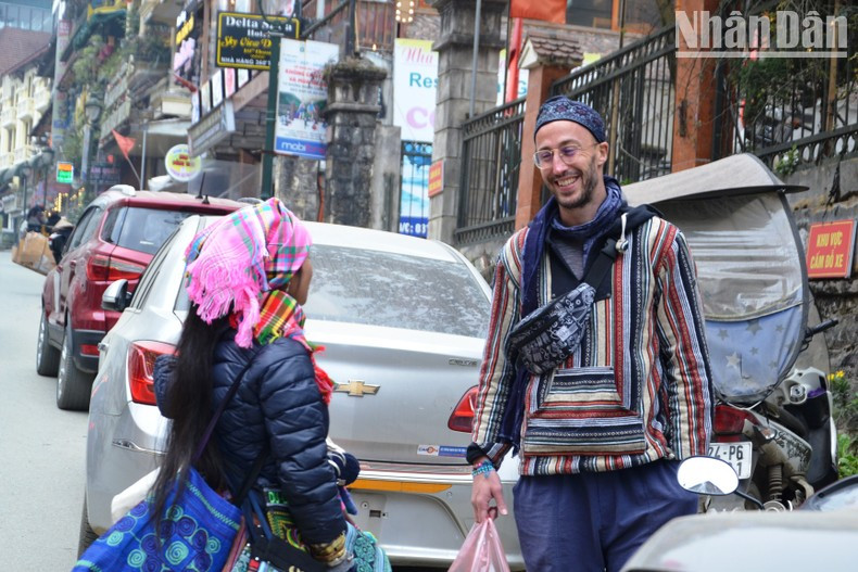 Visitors and a indigenous H'Mong person