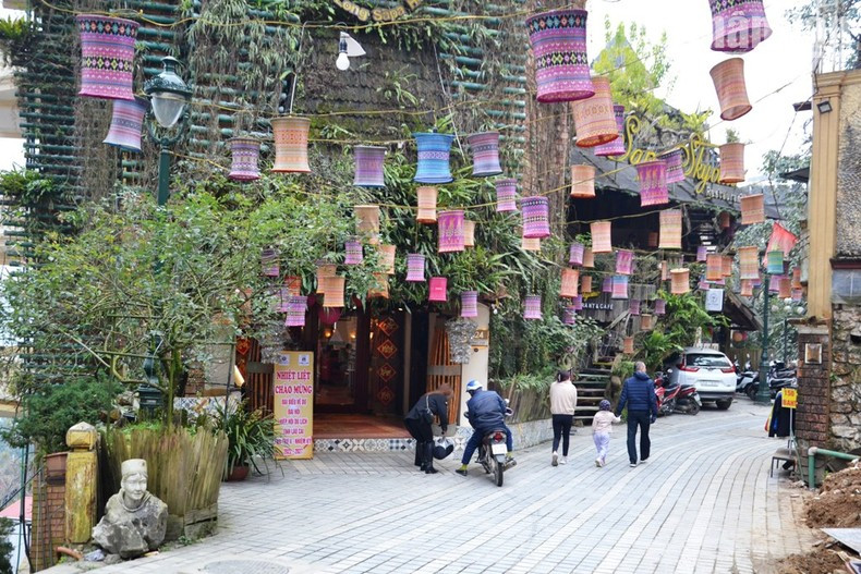 The hotels in the downtown area are beautifully decorated to welcome guests during the Christmas holidays.