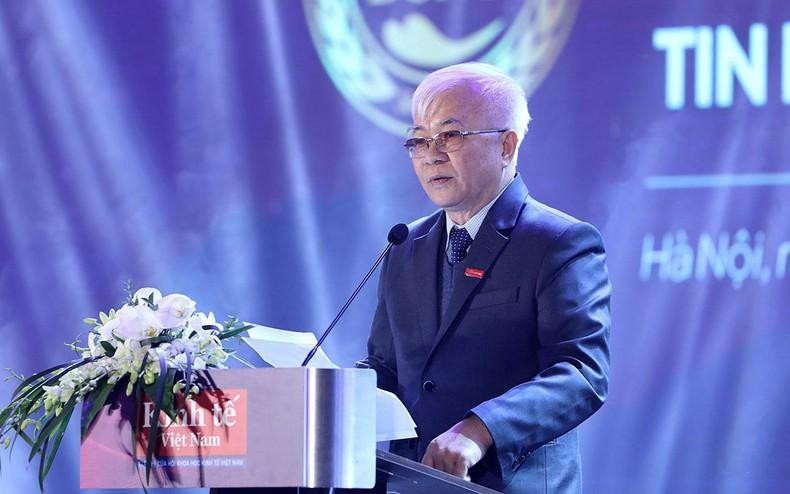 Dr. Chu Van Lam spoke at the programme.