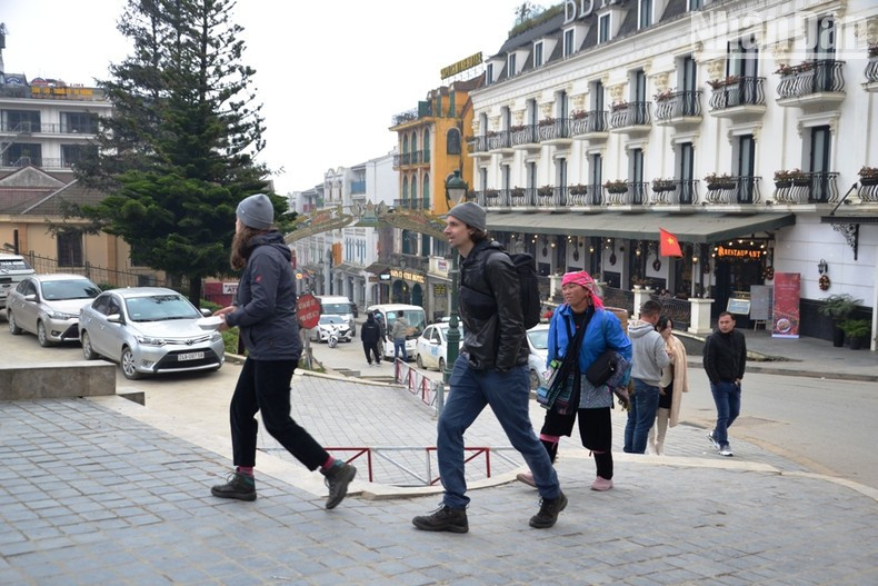 Foreign tourists come to Sapa during the Christmas holiday