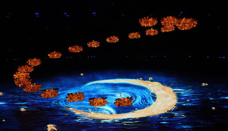 Art performances highlight the image of the osmanthus — Hangzhou City's autumn symbol.