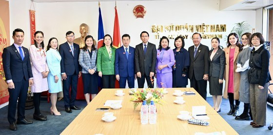 At the meeting with the Vietnamese Embassy in New Zealand (Photo: sggp.org.vn)