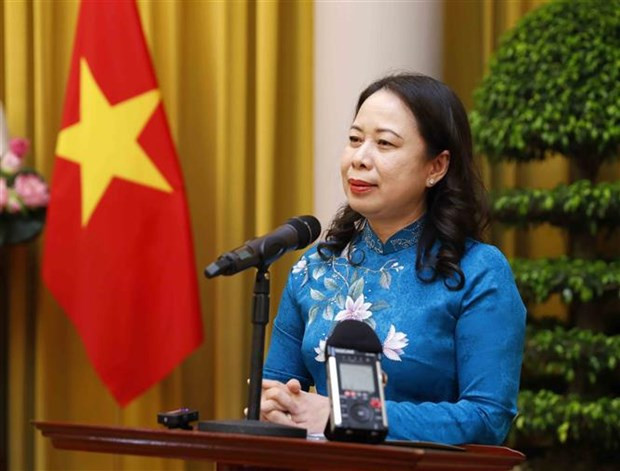 Vice President Vo Thi Anh Xuan speaks at the meeting with female ethnic minority students in Hanoi on August 16. (Photo: VNA)