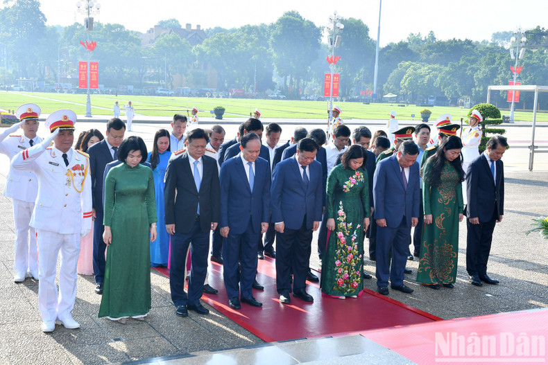 Leaders pay tribute to President Ho Chi Minh on National Day ảnh 6