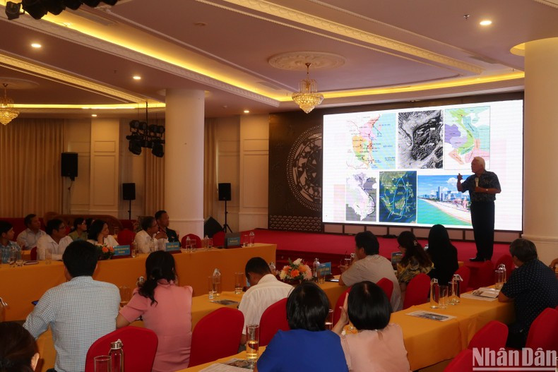 Delegates listen to analyze the meaning of the project. (Photo: PHONG NGUYEN)