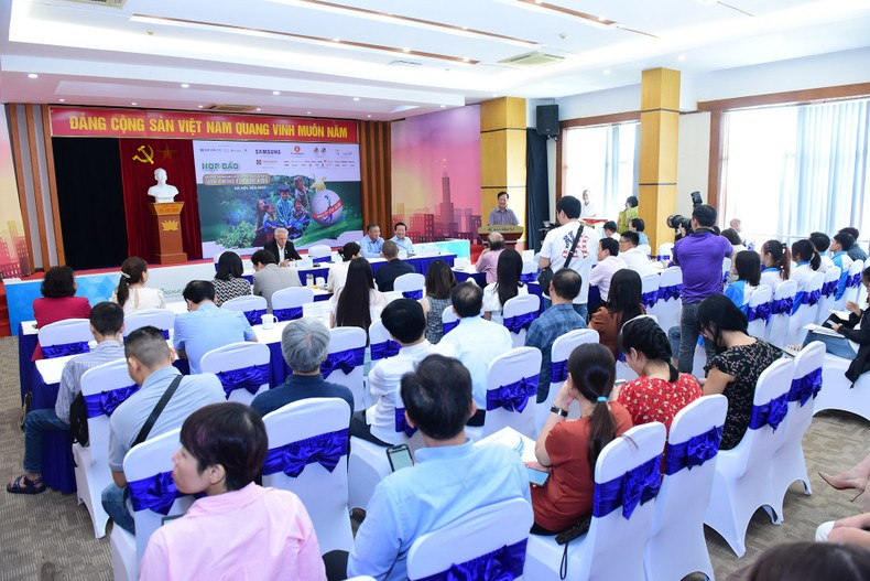 Overview of the press conference.