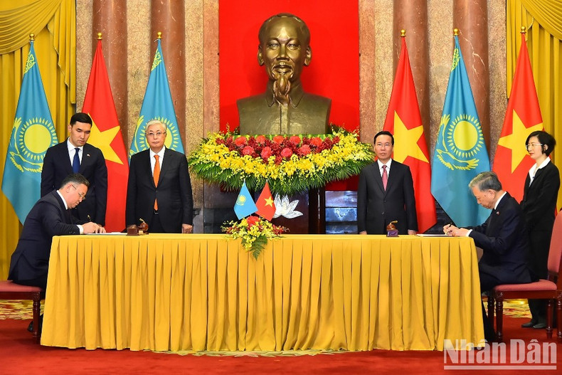 [In Pictures] Vietnam and Kazakhstan boost cooperation in many fields ảnh 5