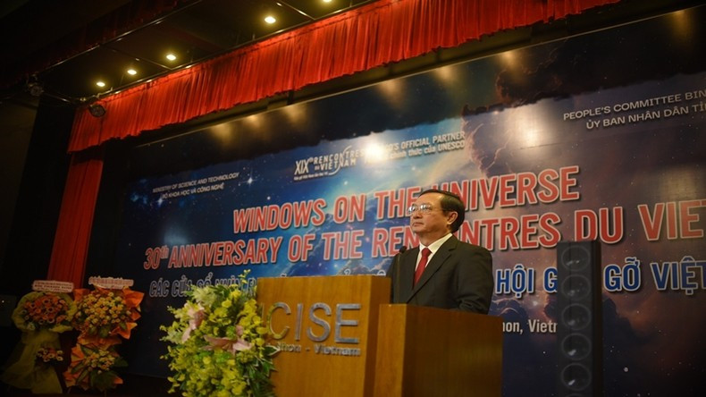 Minister of Science and Technology Huynh Thanh Dat speaks at the conference.