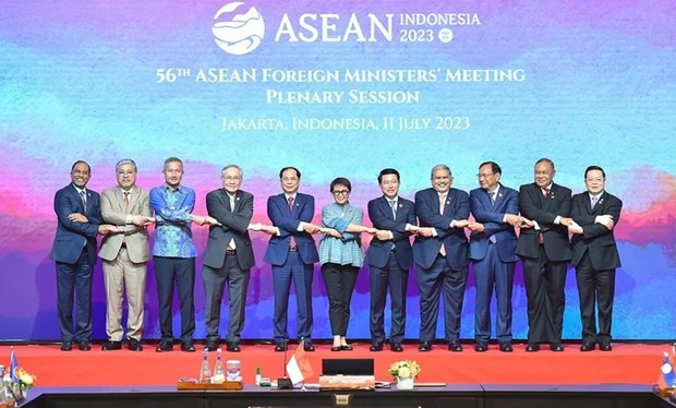 ASEAN foreign ministers pose for a group photo at their 56th meeting in Jakarta, Indonesia, on July 11, 2023. (Photo: VNA)