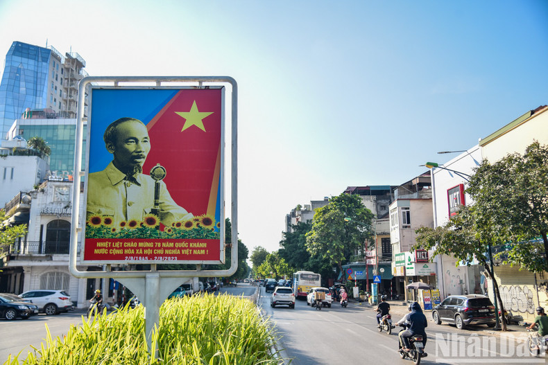 The key streets are installed with posters. This is Dien Bien Phu Street (Hoan Kiem, Hanoi).