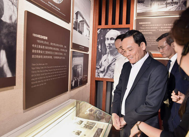 Deputy PM Quang visits President Ho Chi Minh relic site in Kunming. (Photo: VGP)