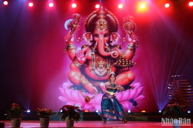 A unique dance performance of Indian culture was performed at the programme.