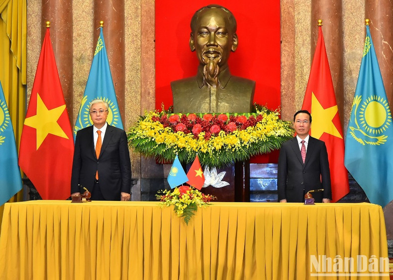 [In Pictures] Vietnam and Kazakhstan boost cooperation in many fields ảnh 2