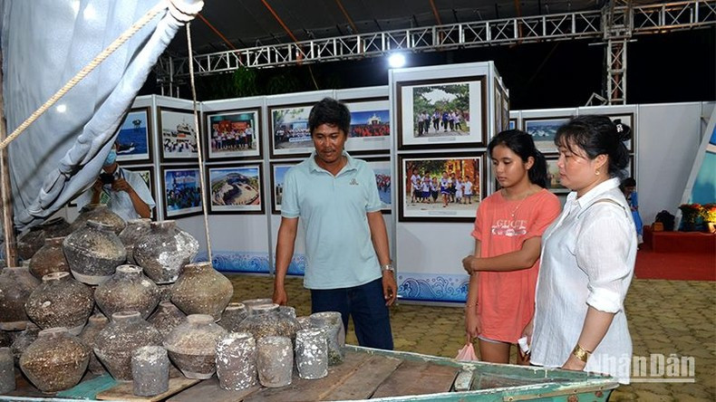 Visitors stop by the display area of Phan Thiet's products.