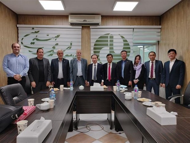 Vietnam's Party delegation meet with representatives of Iran-Vietnam Friendship Association. (Photo: VNA) Vietnam's Party delegation meet with representatives of Iran-Vietnam Friendship Association. (Photo: VNA)