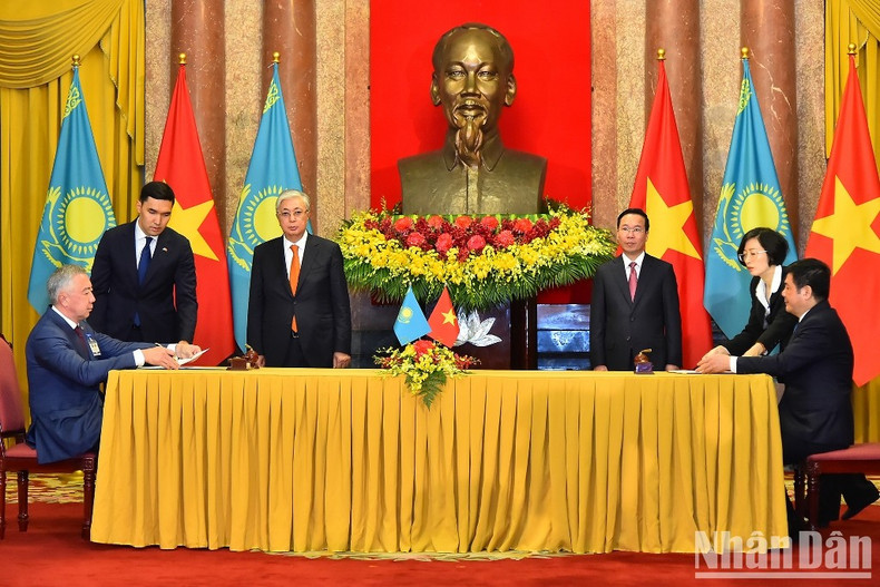 [In Pictures] Vietnam and Kazakhstan boost cooperation in many fields ảnh 6