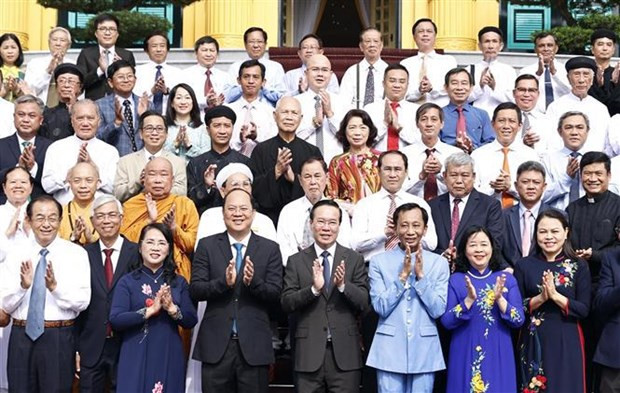 State President Vo Van Thuong and outstanding dignitaries and officials of religions, ethnic minorities, intellectuals and individuals of Ho Chi Minh City (Photo: VNA) State President Vo Van Thuong and outstanding dignitaries and officials of religions, ethnic minorities, intellectuals and individuals of Ho Chi Minh City (Photo: VNA)