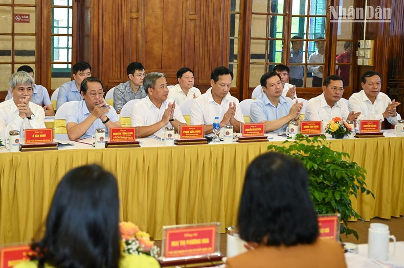 [In Pictures] NA Chairman chairs working session on draft Law on Organisation of People’s Courts ảnh 3