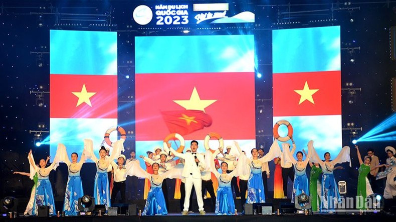 + A performance at the opening ceremony (Photo: Dinh Chau)