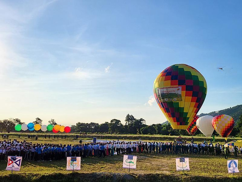The Hot Air Balloon Festival attracts thousands of people from early morning