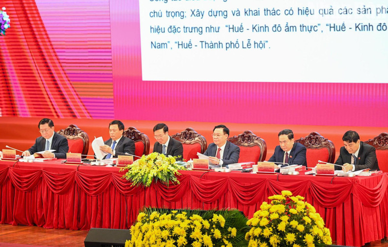 The senior leaders chair the workshop.