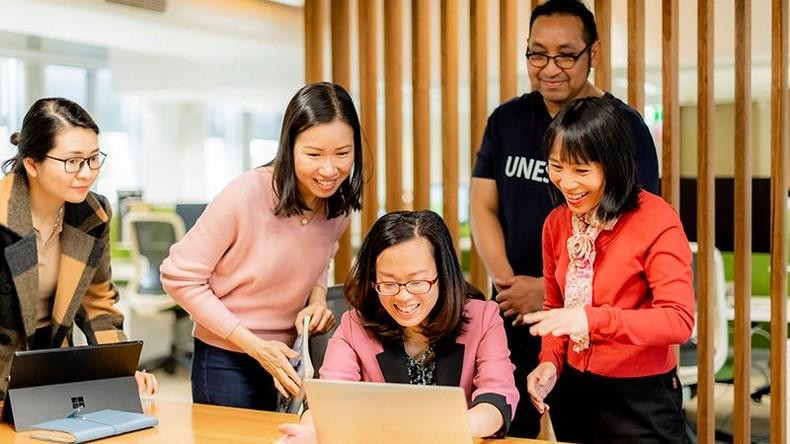 Professor Ly Tran is teaching Vietnamese and Indonesian international students