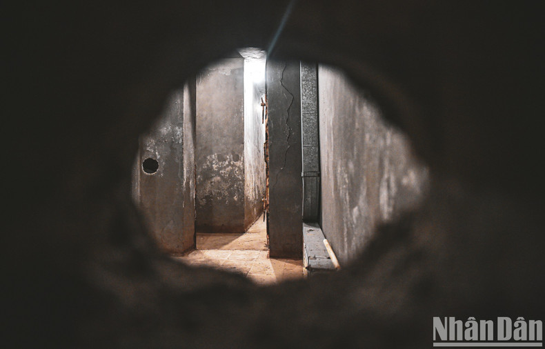 During the war days, right next to the last step into the tunnel, was the place to store ten CKC rifles and self-defence steel helmets.