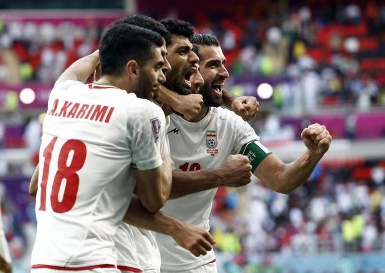 Iran's Karim Ansarifard and teammates celebrate after the match. REUTERS/Amanda Perobelli