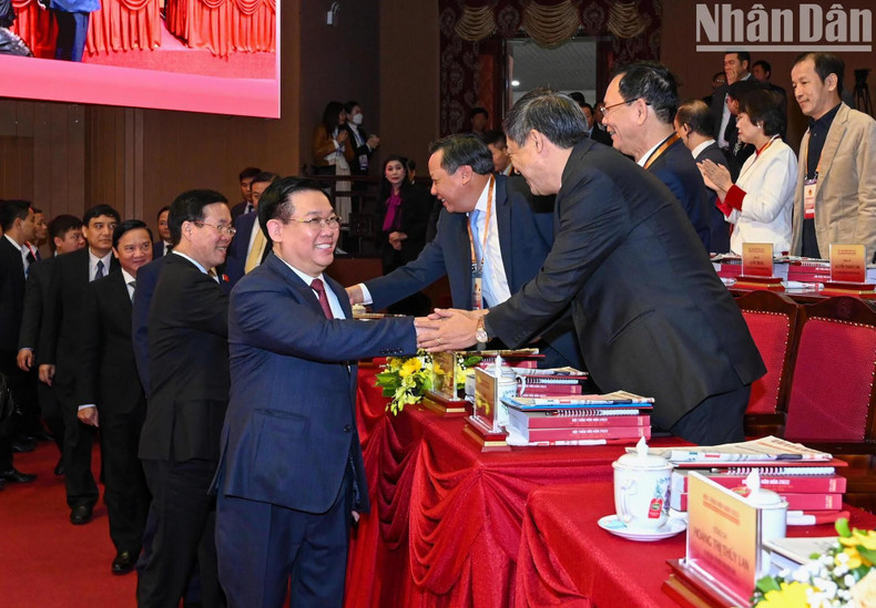 National Assembly Chairman Vuong Dinh Hue, Permanent member of the Party Central Committee’s Secretariat Vo Van Thuong and other delegates attend the workshop.