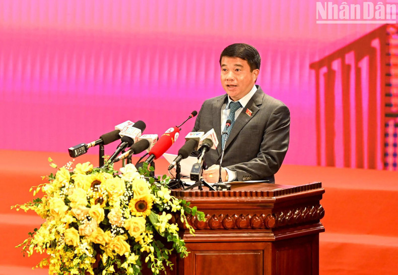 Chairman of the National Assembly Council for Ethnic Affairs Y Thanh Ha Nie Kdam delivers a presentation entitled “Policies to preserve and promote cultural values of ethnic minorities: situation and solutions”.