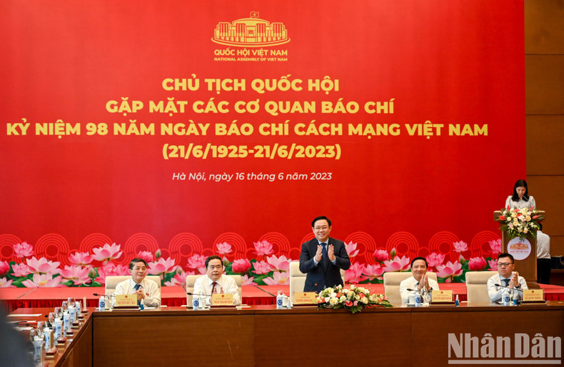 [In Picture] NA Chairman meets with press agencies on Revolutionary Press Day ảnh 1